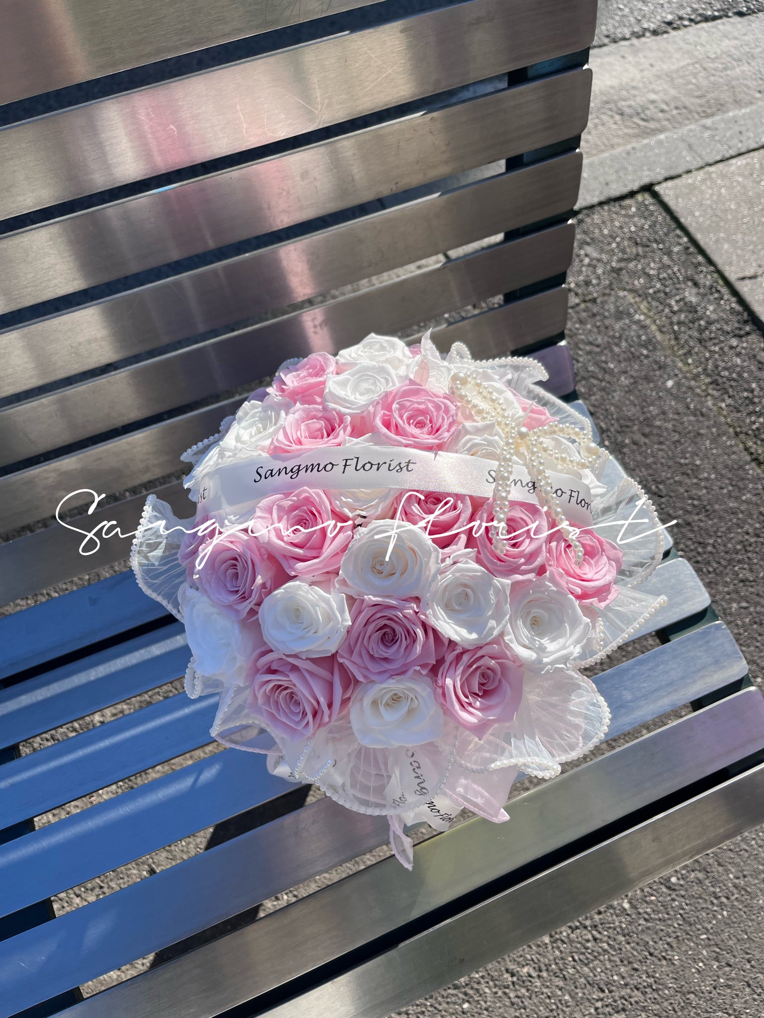 33 stems preserved rose head box